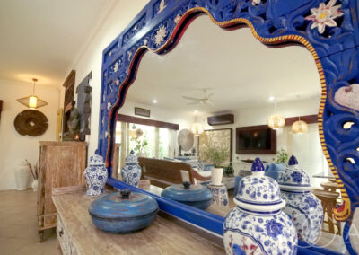 Wooded wall mirror decorated in Blue color made in traditional Balinese style